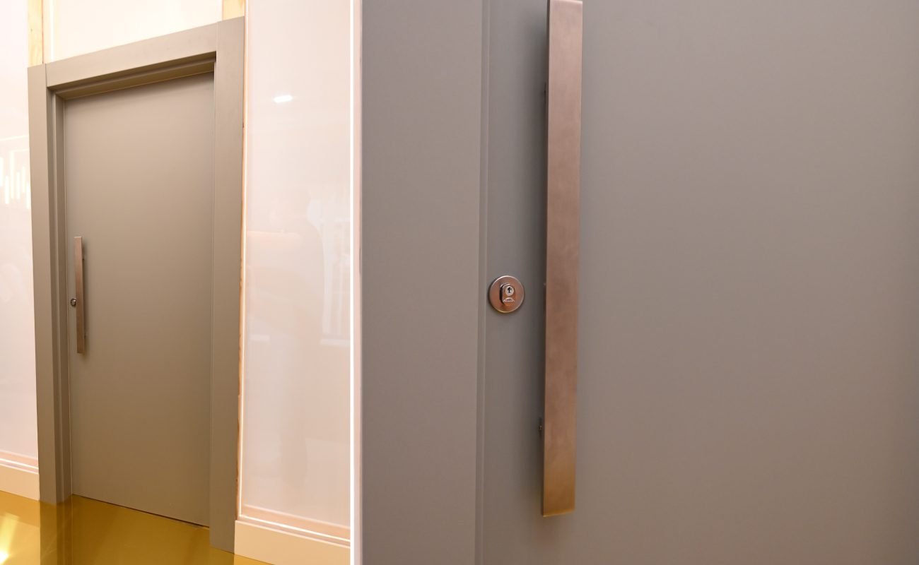 5 ideias de títulos:
1. As Cores de Portas de Madeira que Vão Dominar 2025/2026
2. Tendências em Cores para Portas: Do Natural ao Moderno
3. Como Escolher a Cor Perfeita para Sua Porta de Madeira
4. Verde Oliva e Azul Petróleo: As Cores do Momento para Portas
5. Dicas de Combinação: Porta de Madeira e Rodapé Elegante