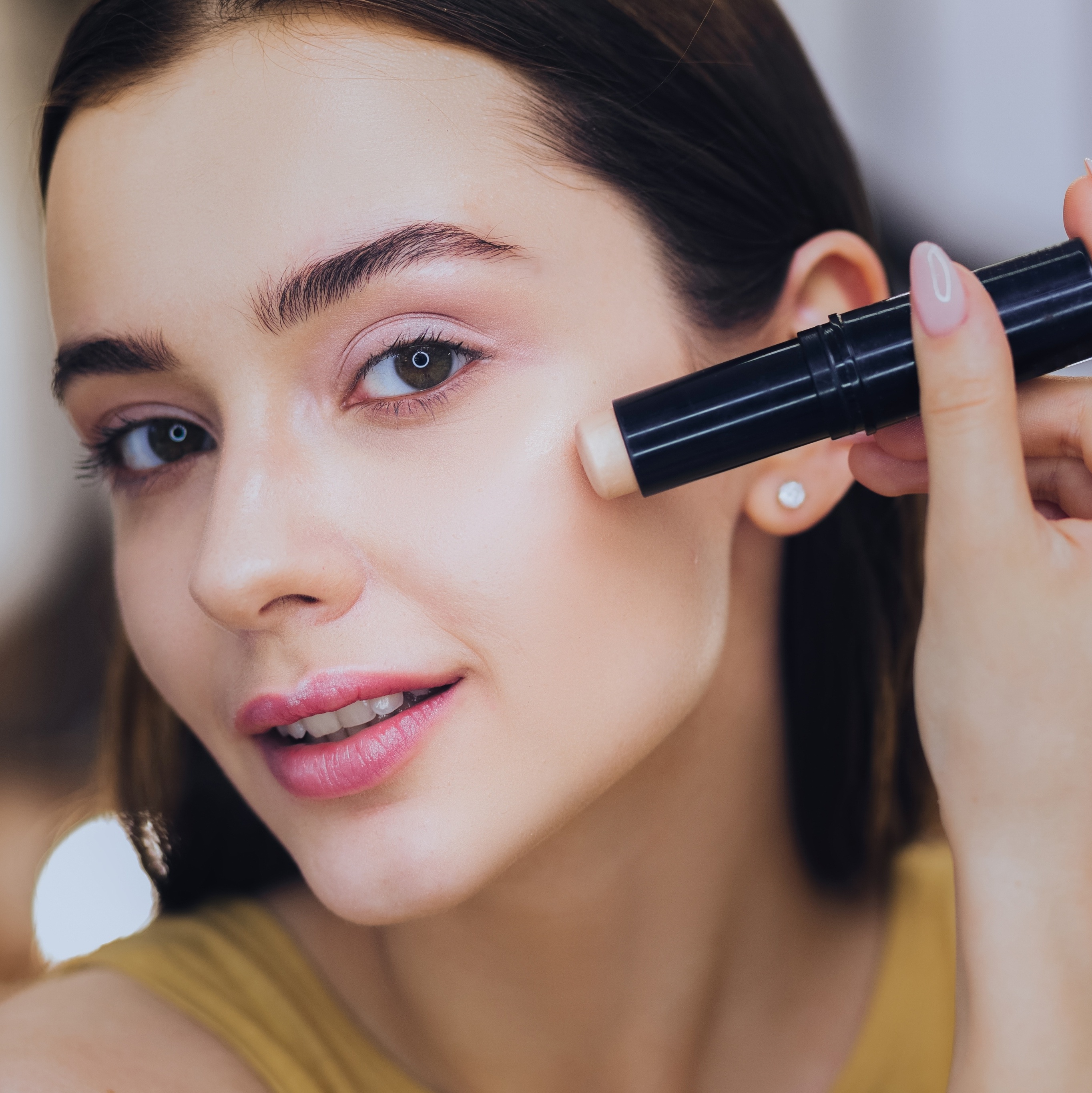 Pele Madura e Corretivo: Produtos que Não Marcam as Linhas de Expressão