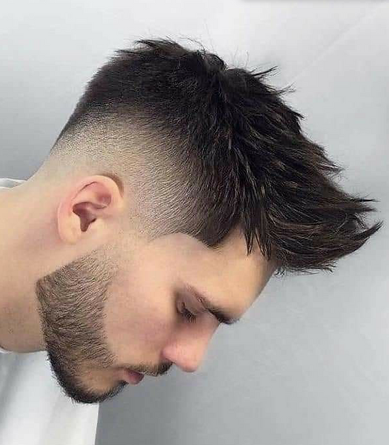 fade com cabelo longo nas pontas