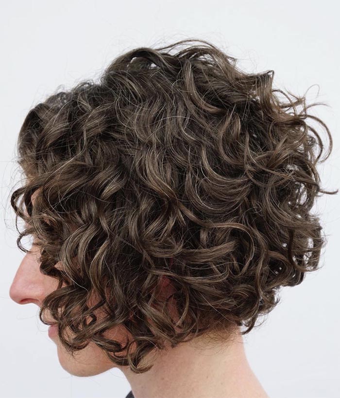 corte cacheado para rosto oval