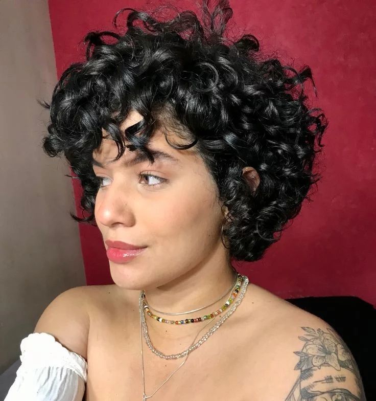 tendências corte cacheado feminino