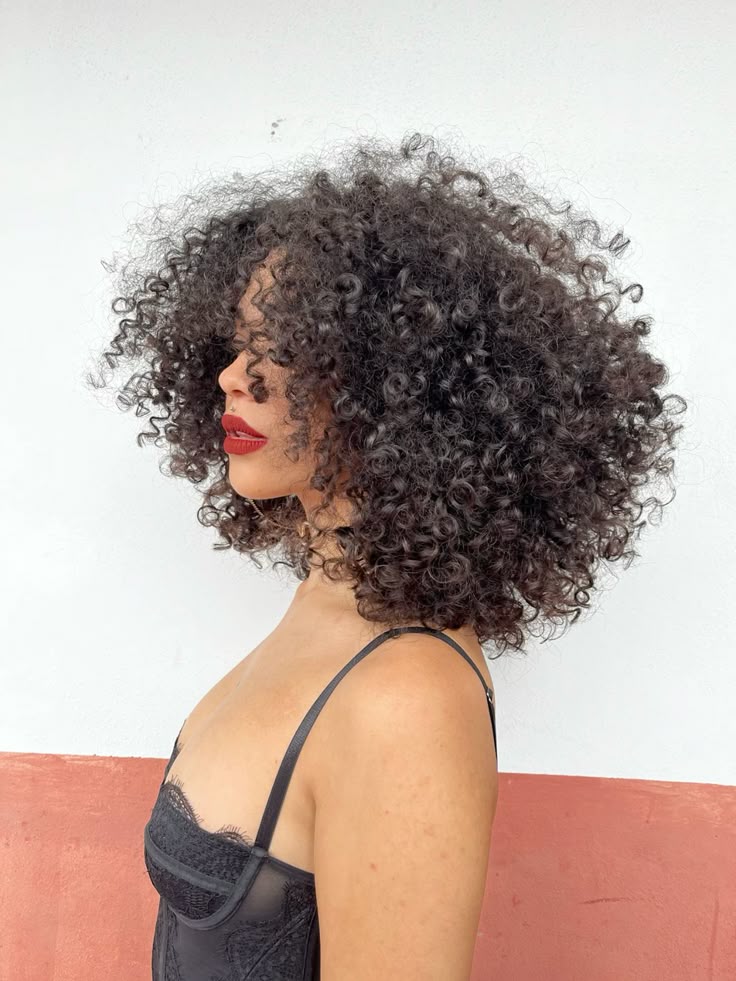 Corte a Seco em Cabelos Crespos: Vantagens e Dicas de Especialistas