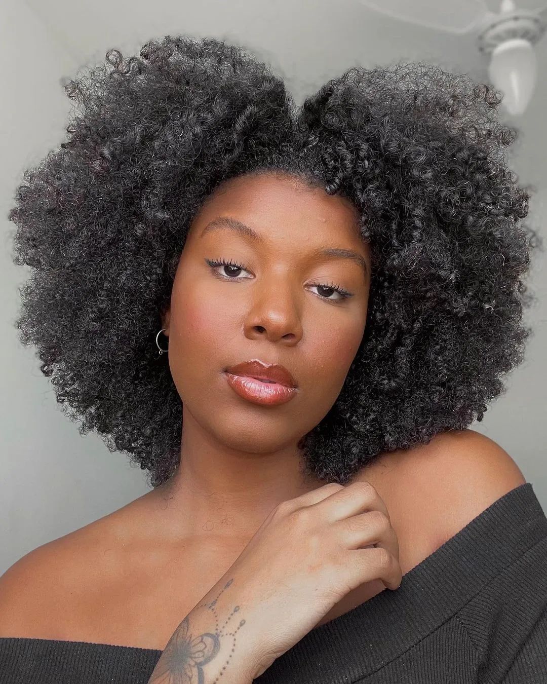 Corte a Seco em Cabelos Crespos: Vantagens e Dicas de Especialistas