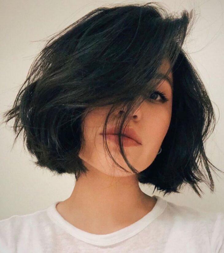 corte curto repicado em camadas com franja vs corte reto