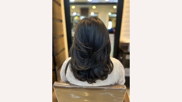 Rosto Redondo e Corte Borboleta: O Segredo para Alongar o Rosto