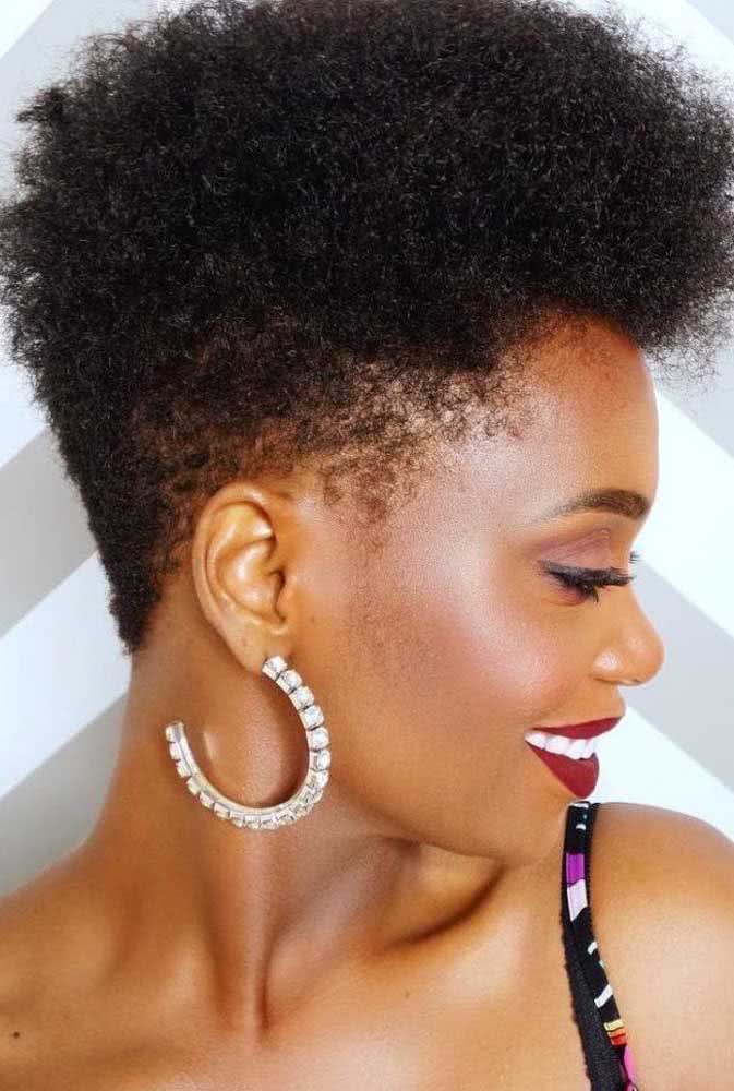 Guia Completo: Transição Capilar e o Big Chop Perfeito para Cabelos Crespos