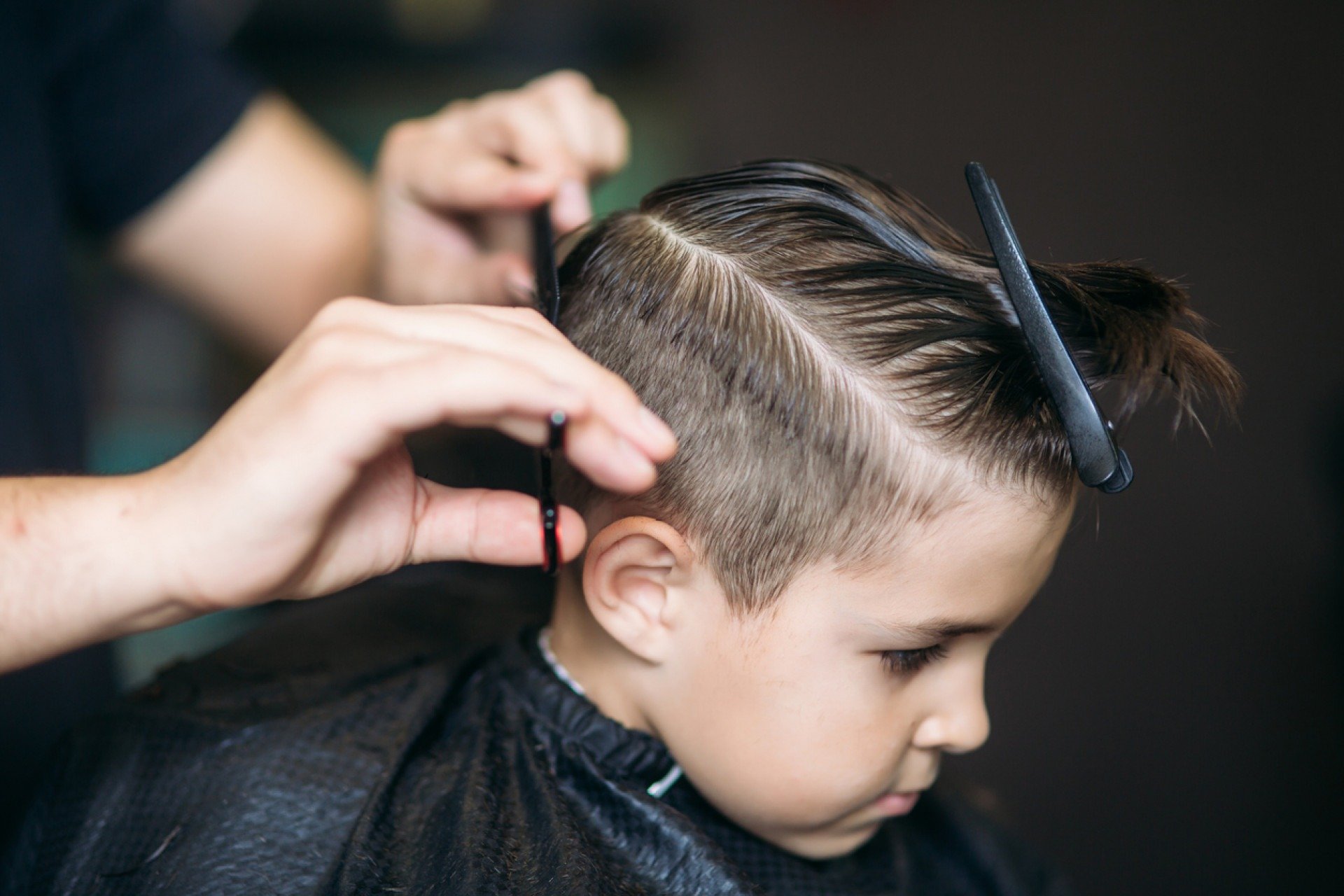 erros comuns ao cortar cabelo infantil liso