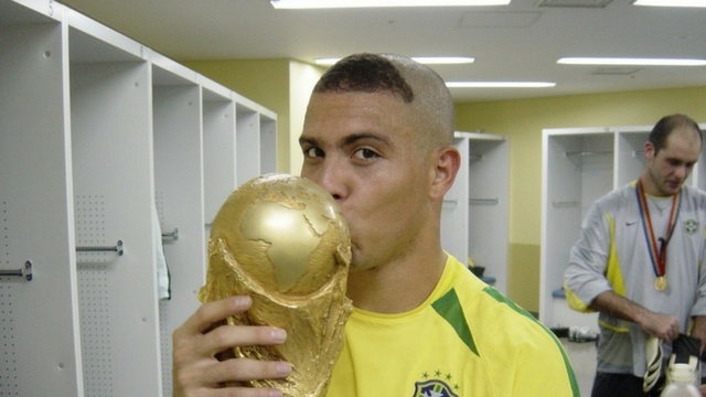 Luzes e Platinado: O Segredo para Destacar seu Corte Jogador Caro