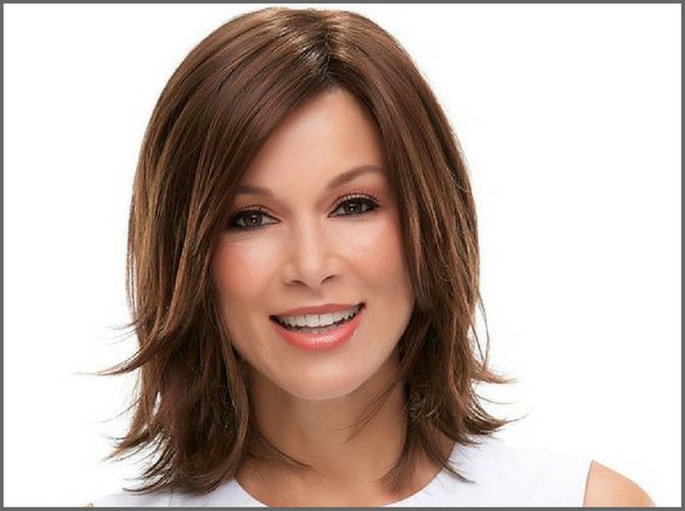 Corte médio repicado: 5 estilos com franja para inovar o visual