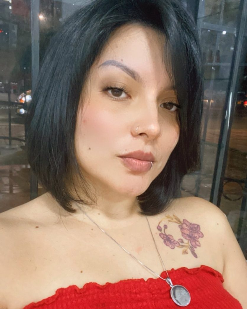 corte de cabelo no ombro desfiado para rosto redondo