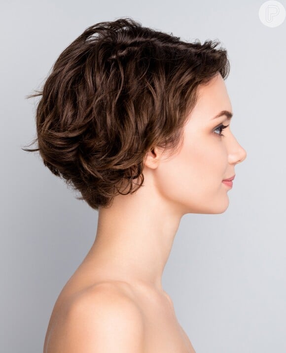 corte de cabelo ondulado curto