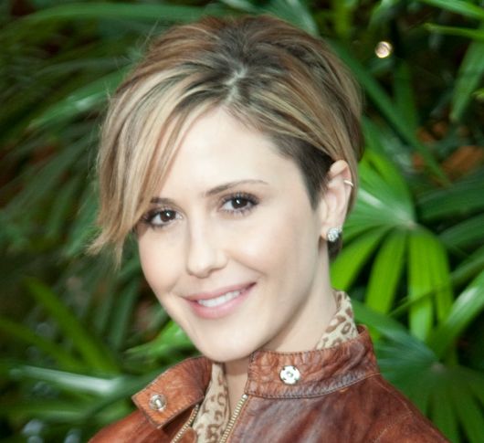 Cabelos Grisalhos com Estilo: Cortes e Cuidados Essenciais