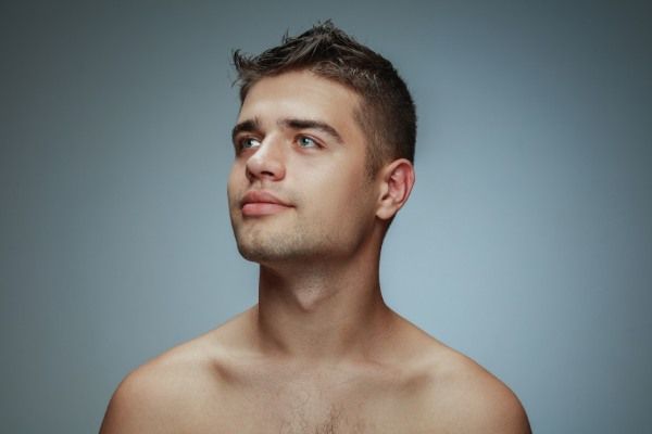 Visagismo Masculino: Dicas Essenciais para Rosto Quadrado