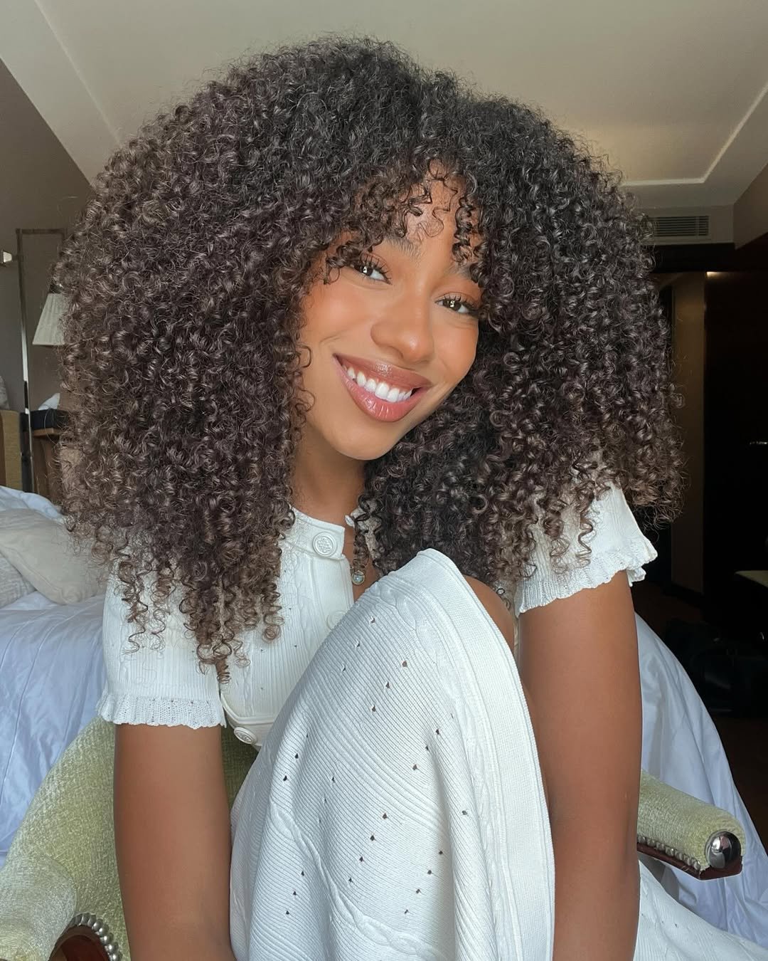 Cabelos Cacheados em Alta: Cortes que Valorizam a Textura Natural em 2026