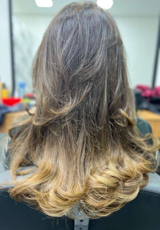 quanto custa fazer corte em u com camadas no salão