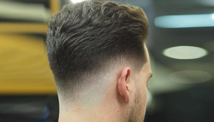 corte degradê masculino com risco