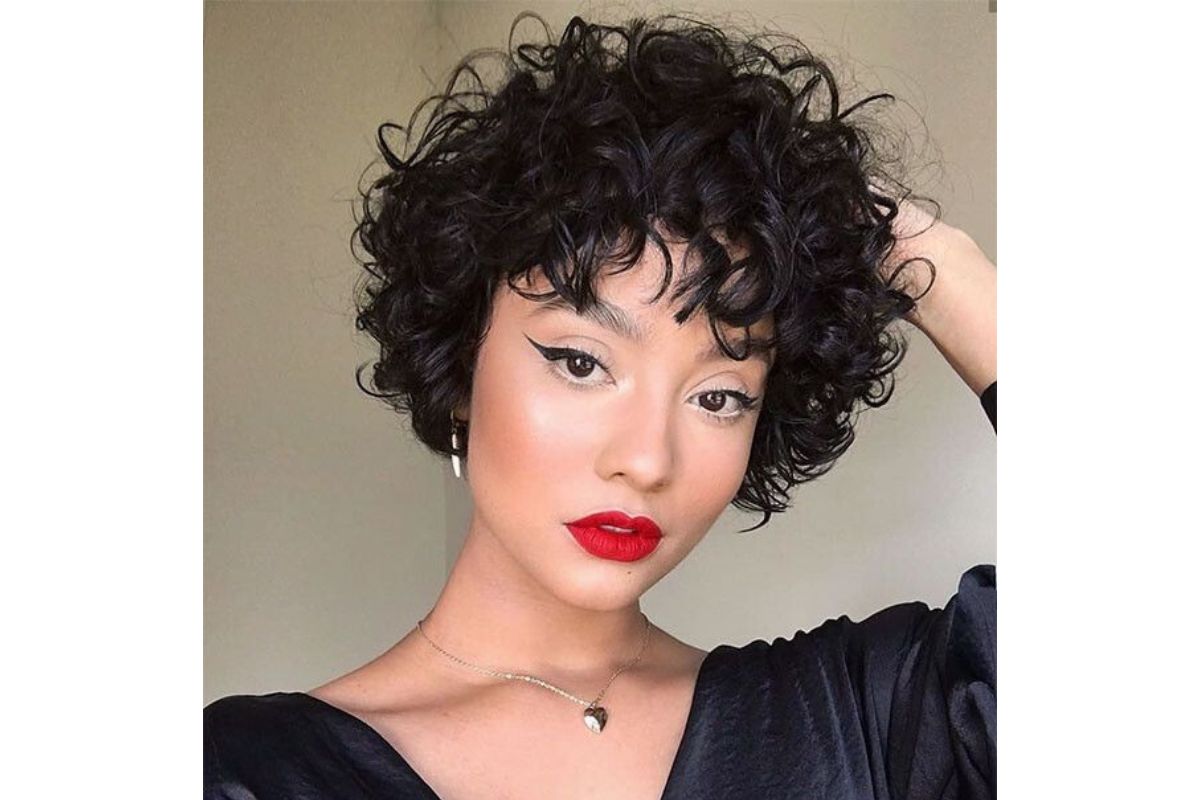 Corte Pixie Cacheado: A Tendência de 2026 para Cabelos Curtos e Estilosos