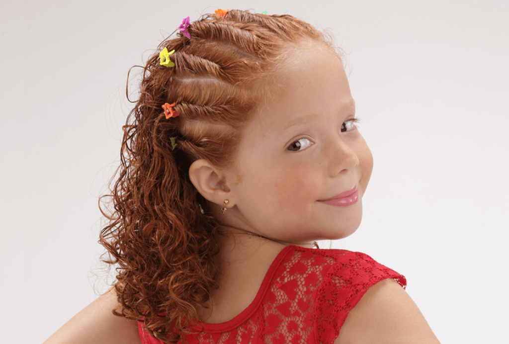 salão especializado em corte infantil cacheado feminino