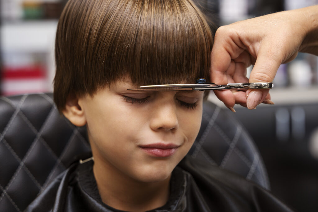 corte infantil masculino com risco