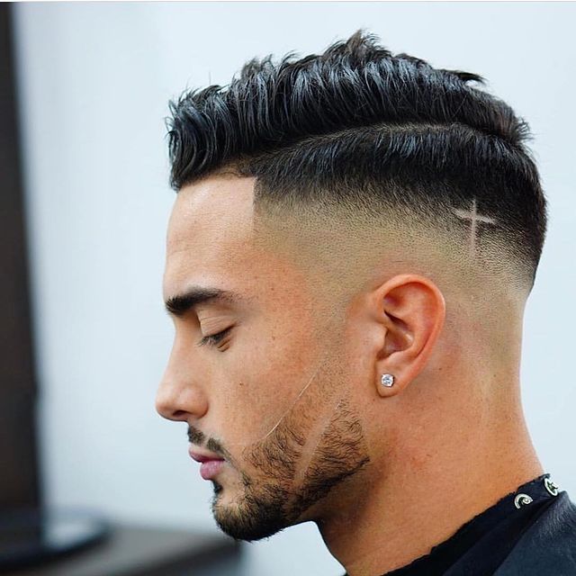 corte masculino com laterais raspadas