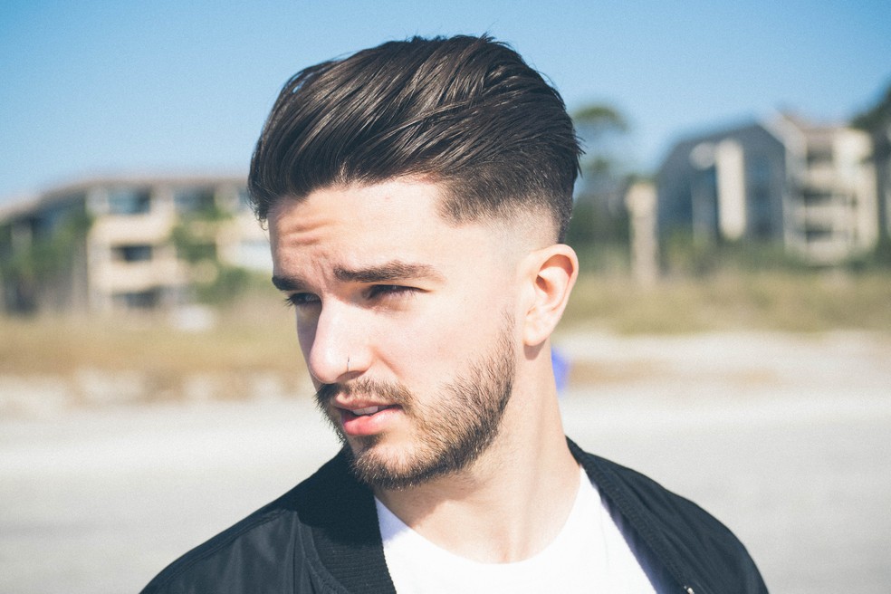 quanto custa um corte de cabelo masculino médio liso profissional