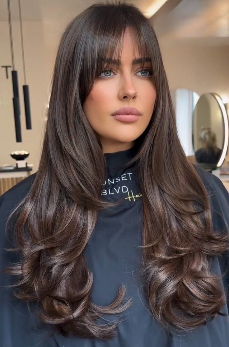 cortes de cabelo longo em camadas com franjão
