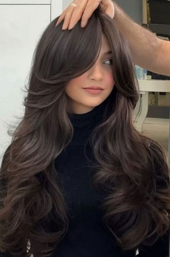 cortes de cabelo longo em camadas com franjão