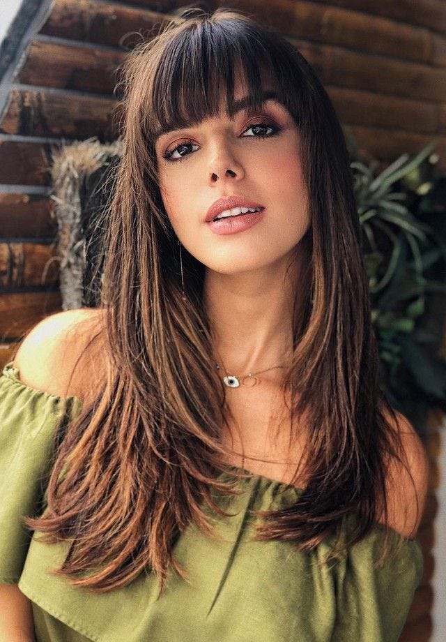 cortes de cabelo longo em camadas com franjão