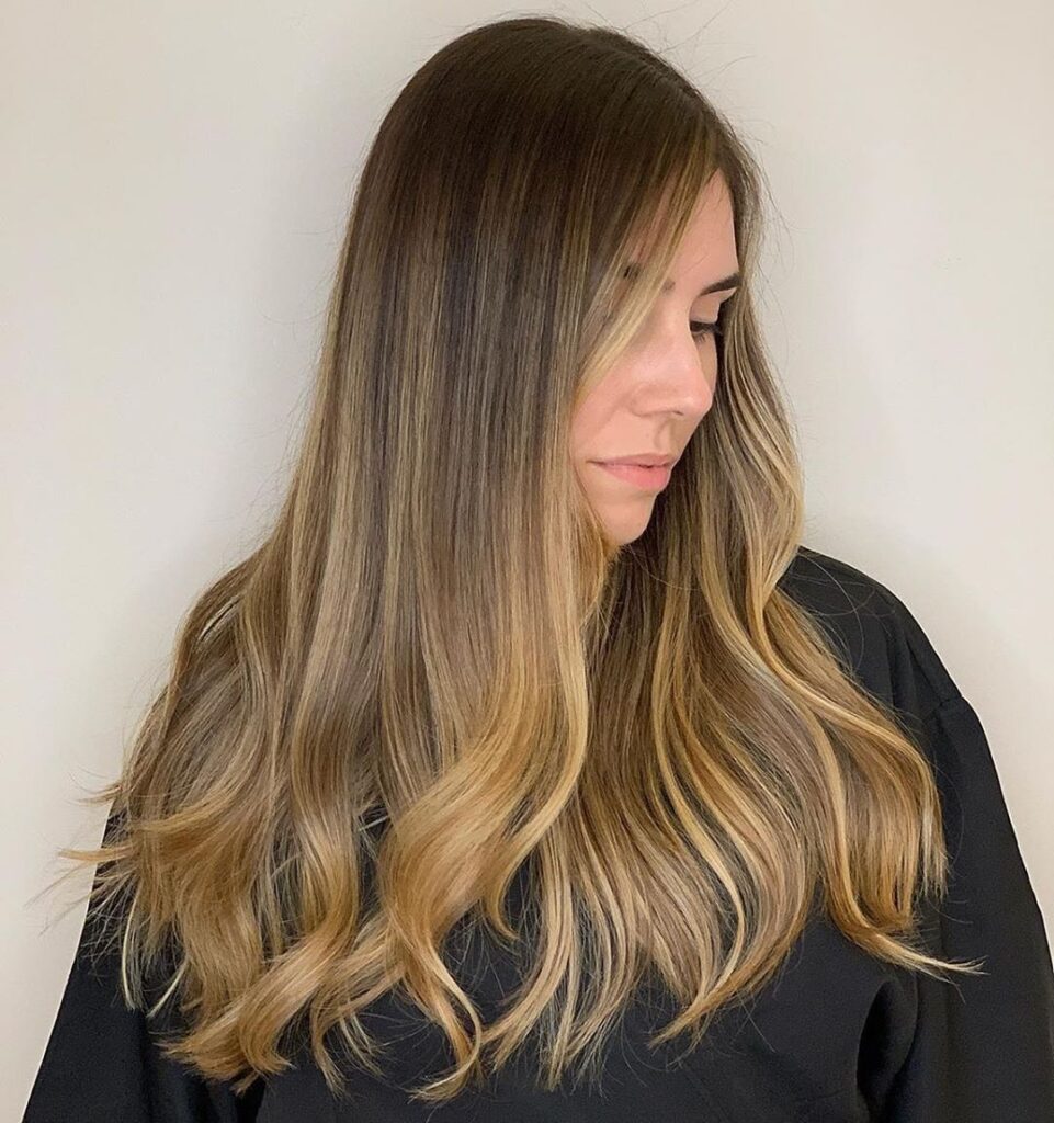 Morena Iluminada Caramelo: A Tendência de Cor que Ilumina o Rosto em 2026