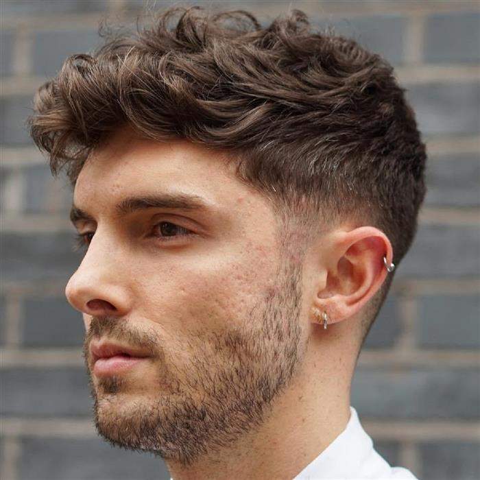 corte masculino degradê em cabelo ondulado