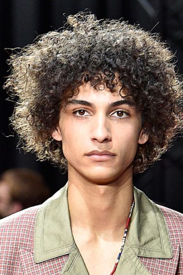 corte degradê cabelo cacheado masculino