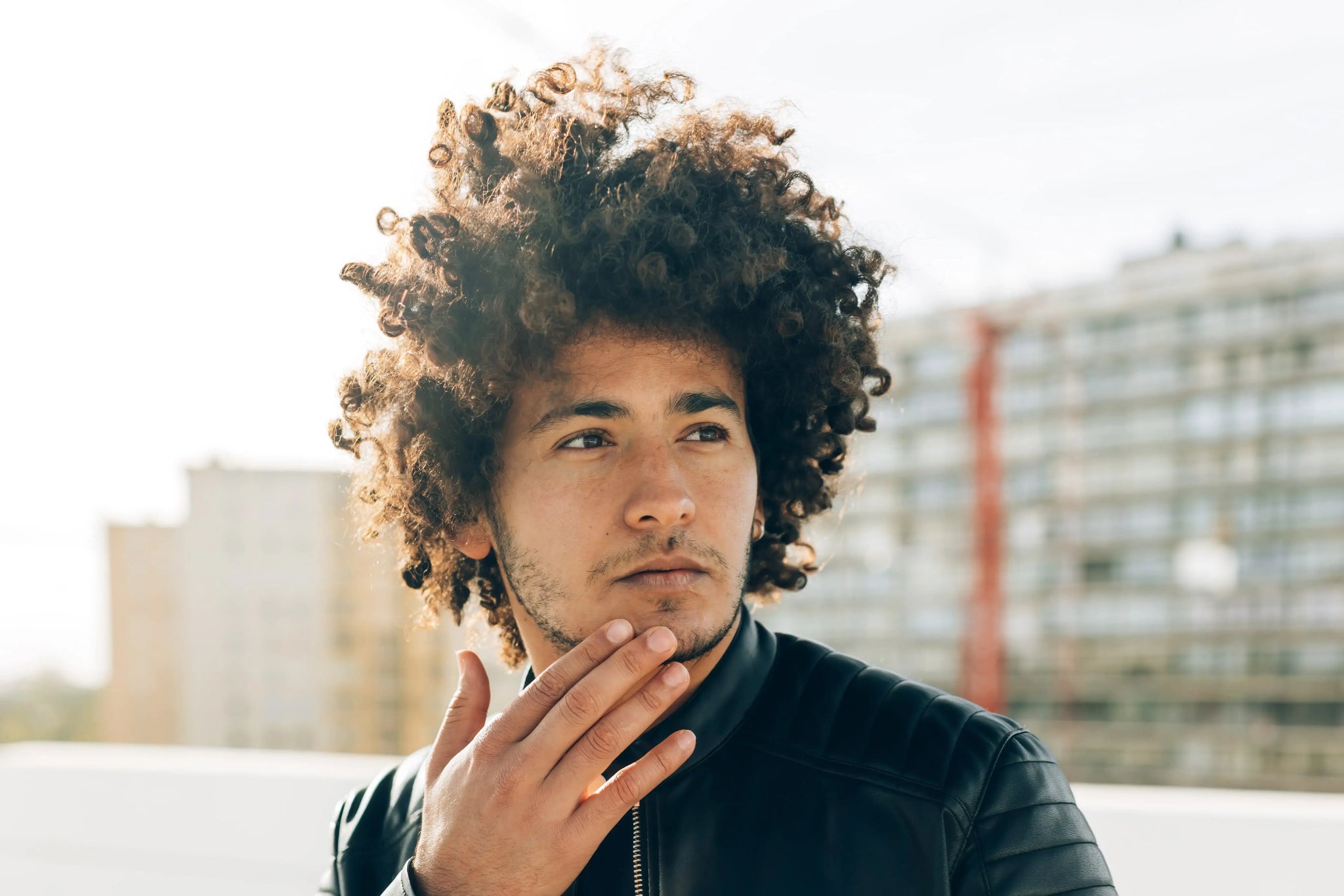 finalização cabelo cacheado homem