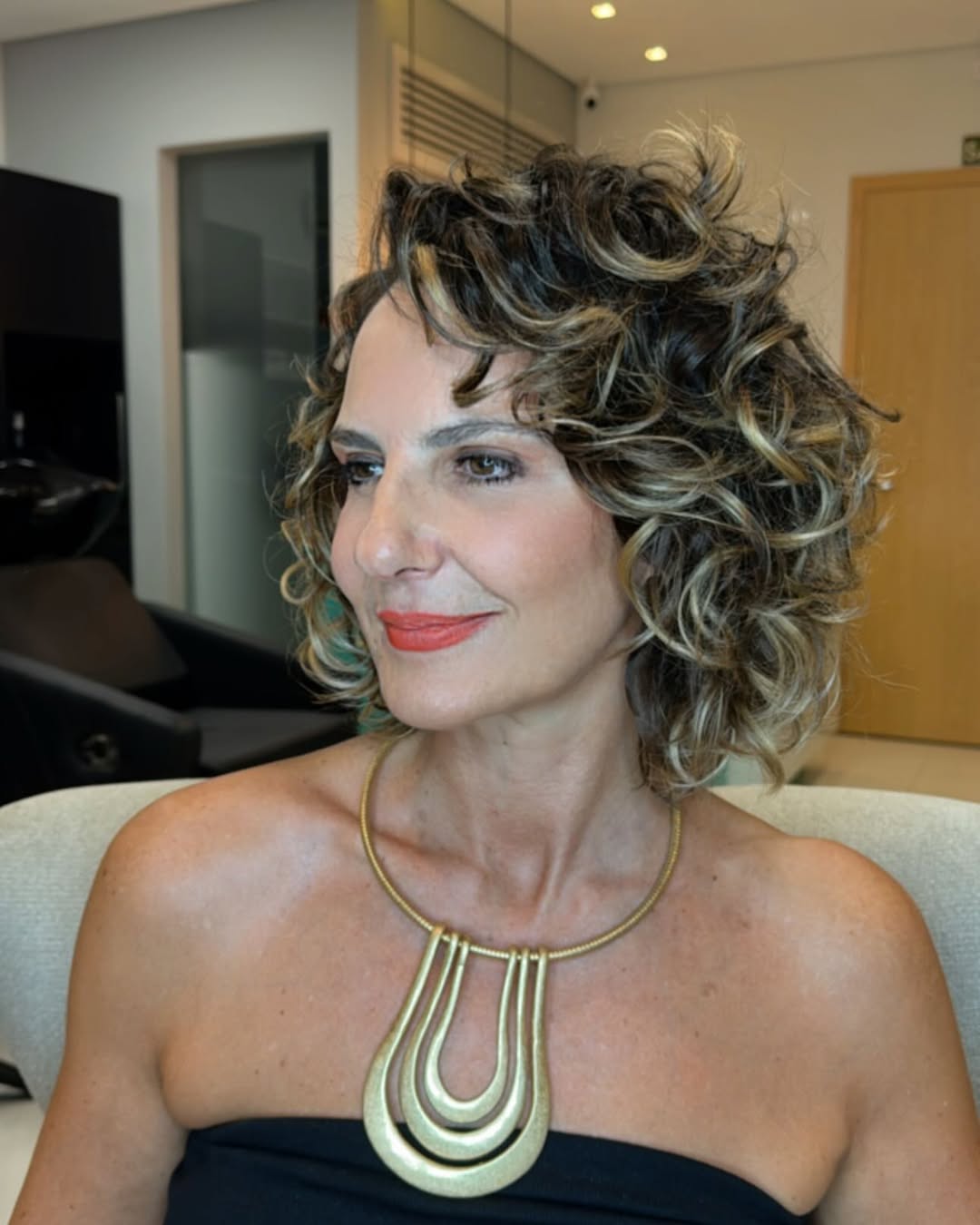 Guia Completo de Finalização para Cabelos Ondulados: Fitagem e Dedoliss