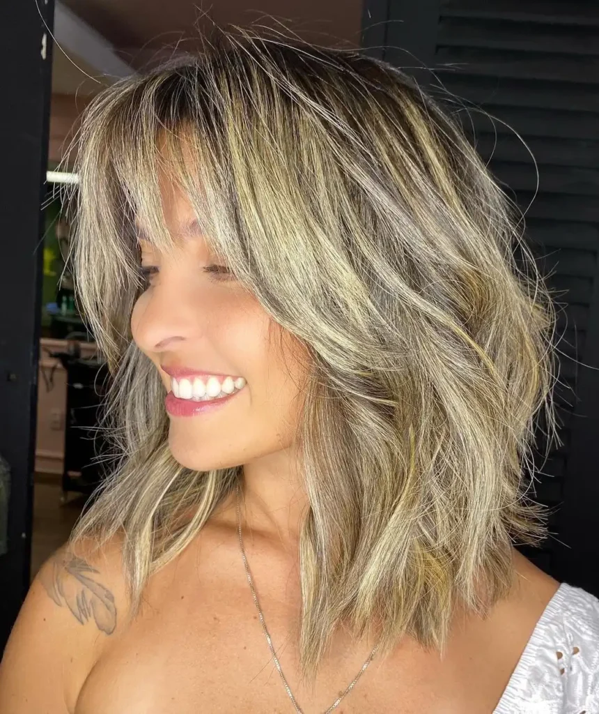 Cortes de cabelo médio que rejuvenjem: Guia completo