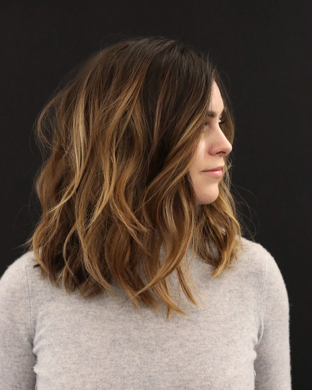 Cortes de cabelo médio que rejuvenjem: Guia completo