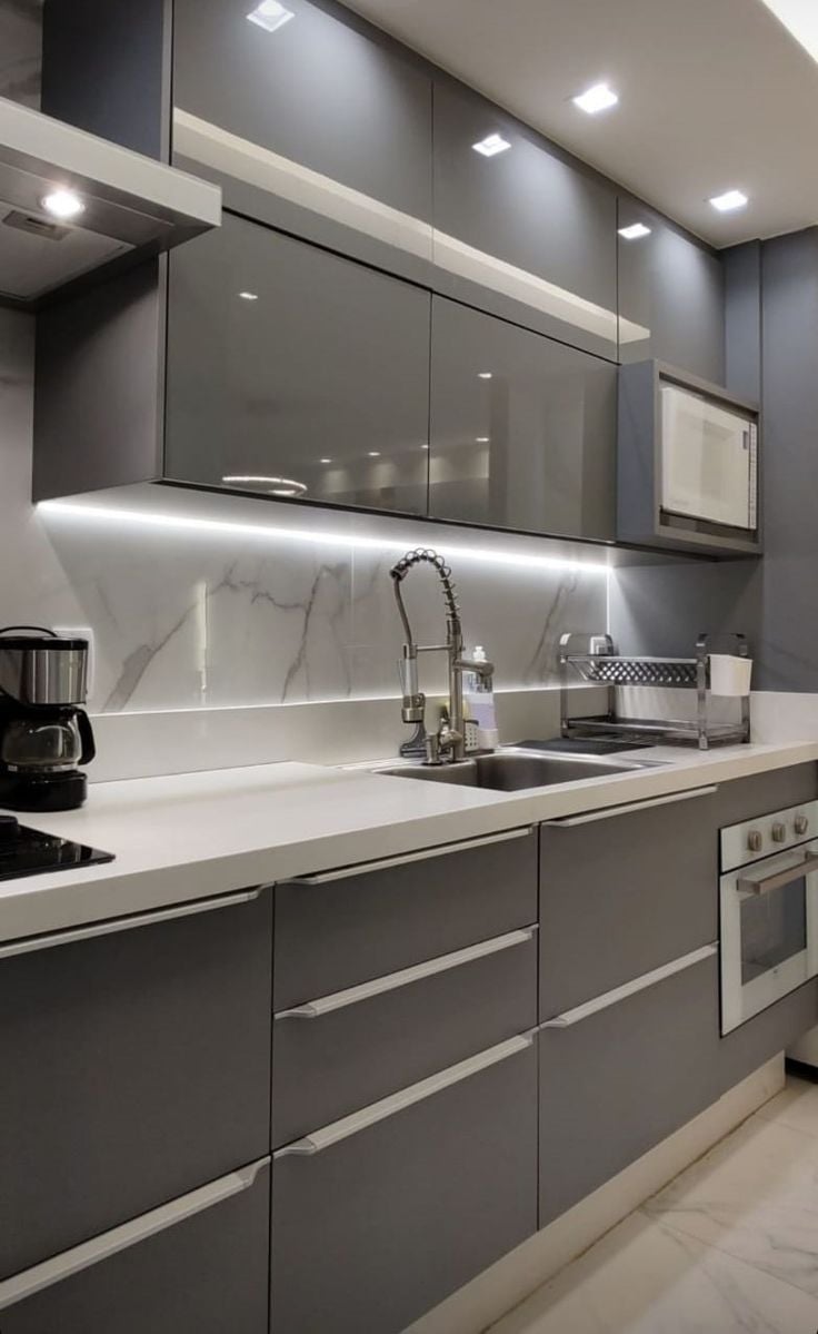 cozinha cinza e madeira