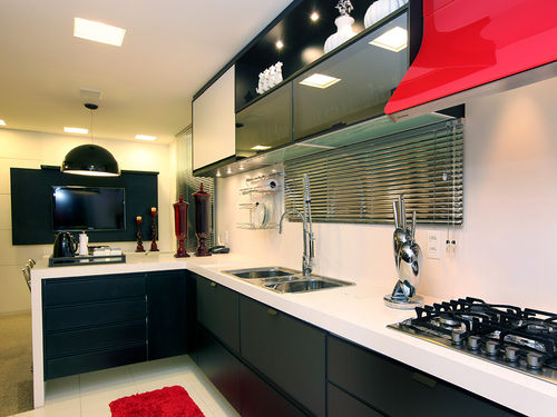 como usar azulejos pretos e amarelos na cozinha