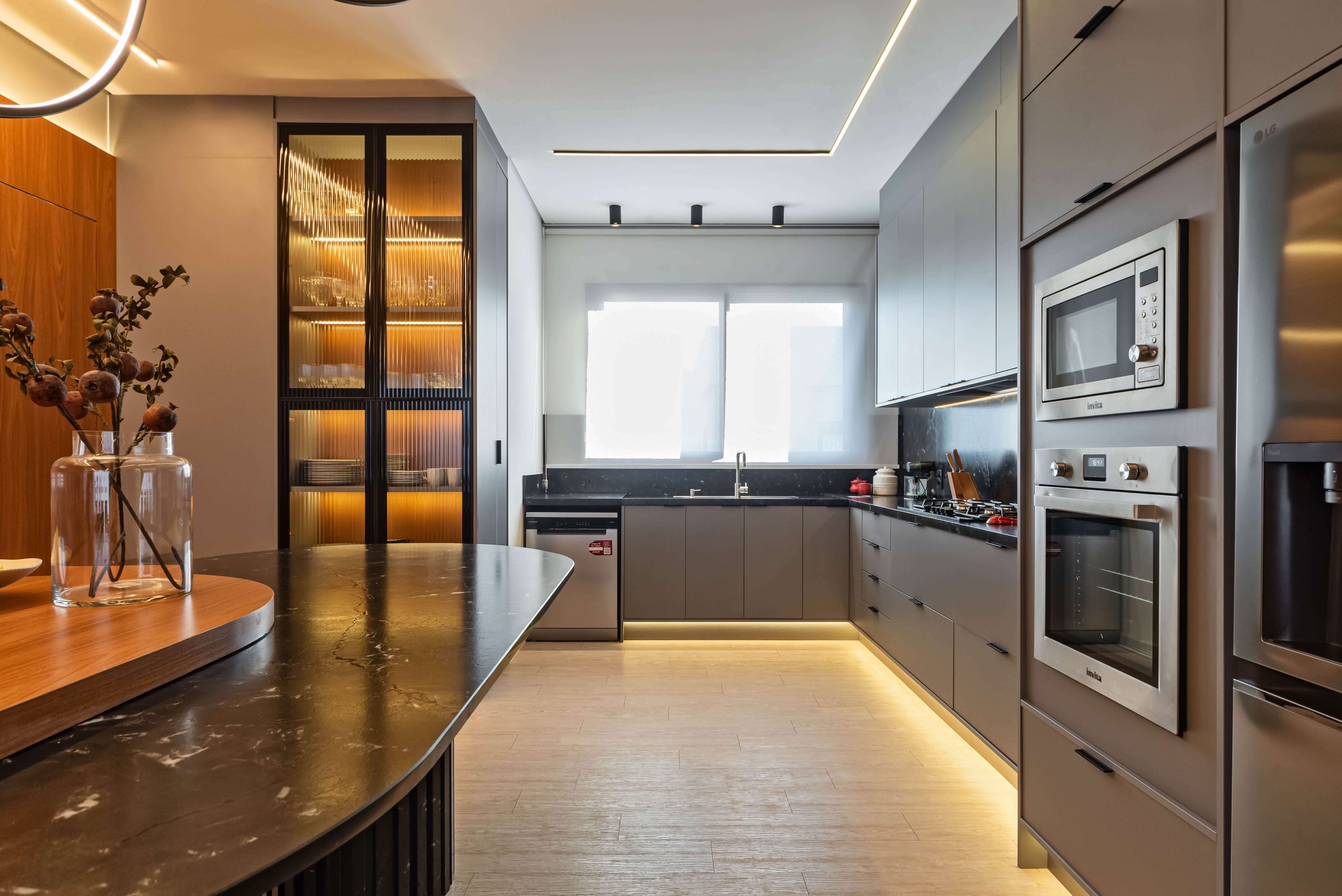 estante de aço ou madeira para cozinha qual escolher