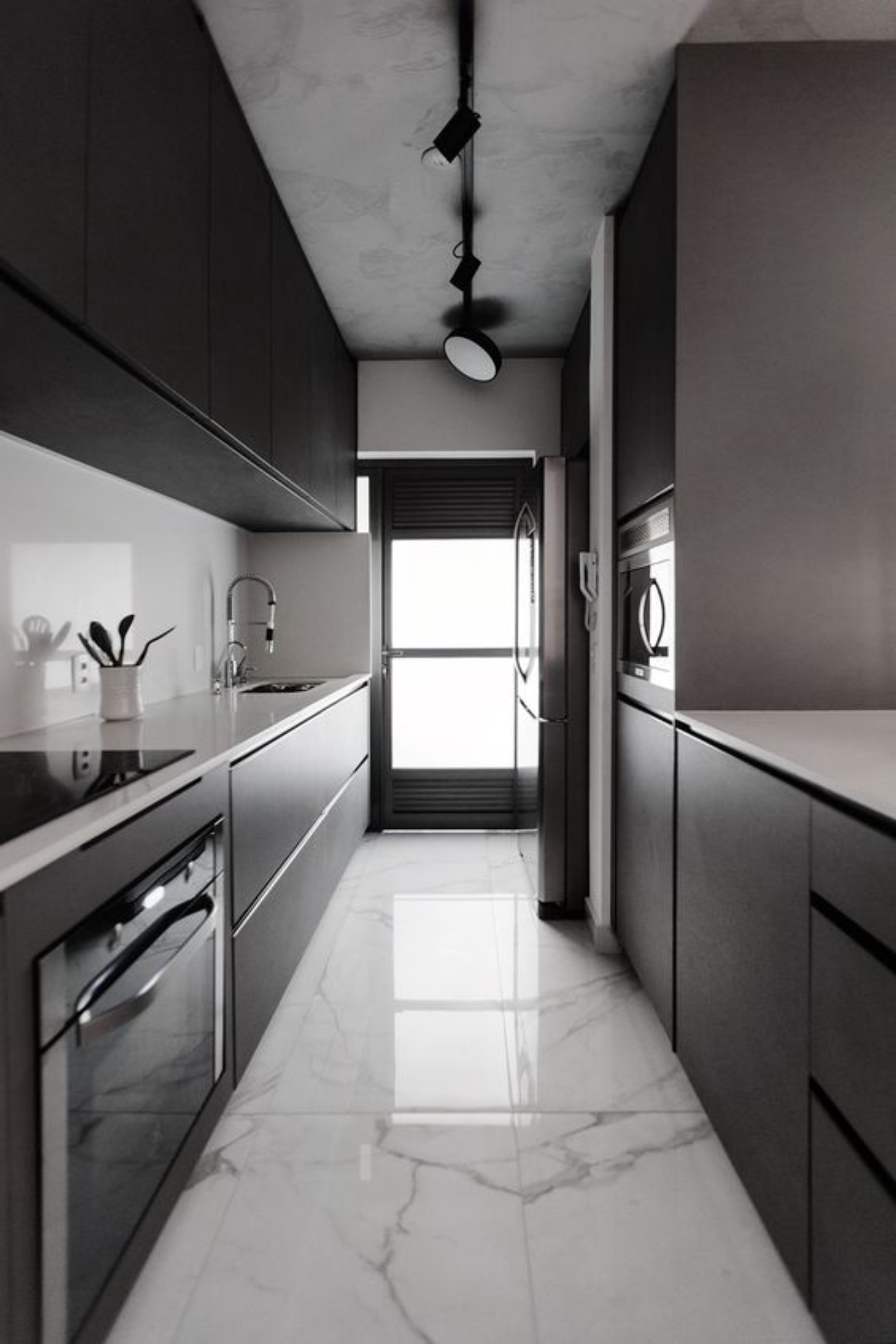 Piso Xadrez na Cozinha: O Clássico que Nunca Sai de Moda