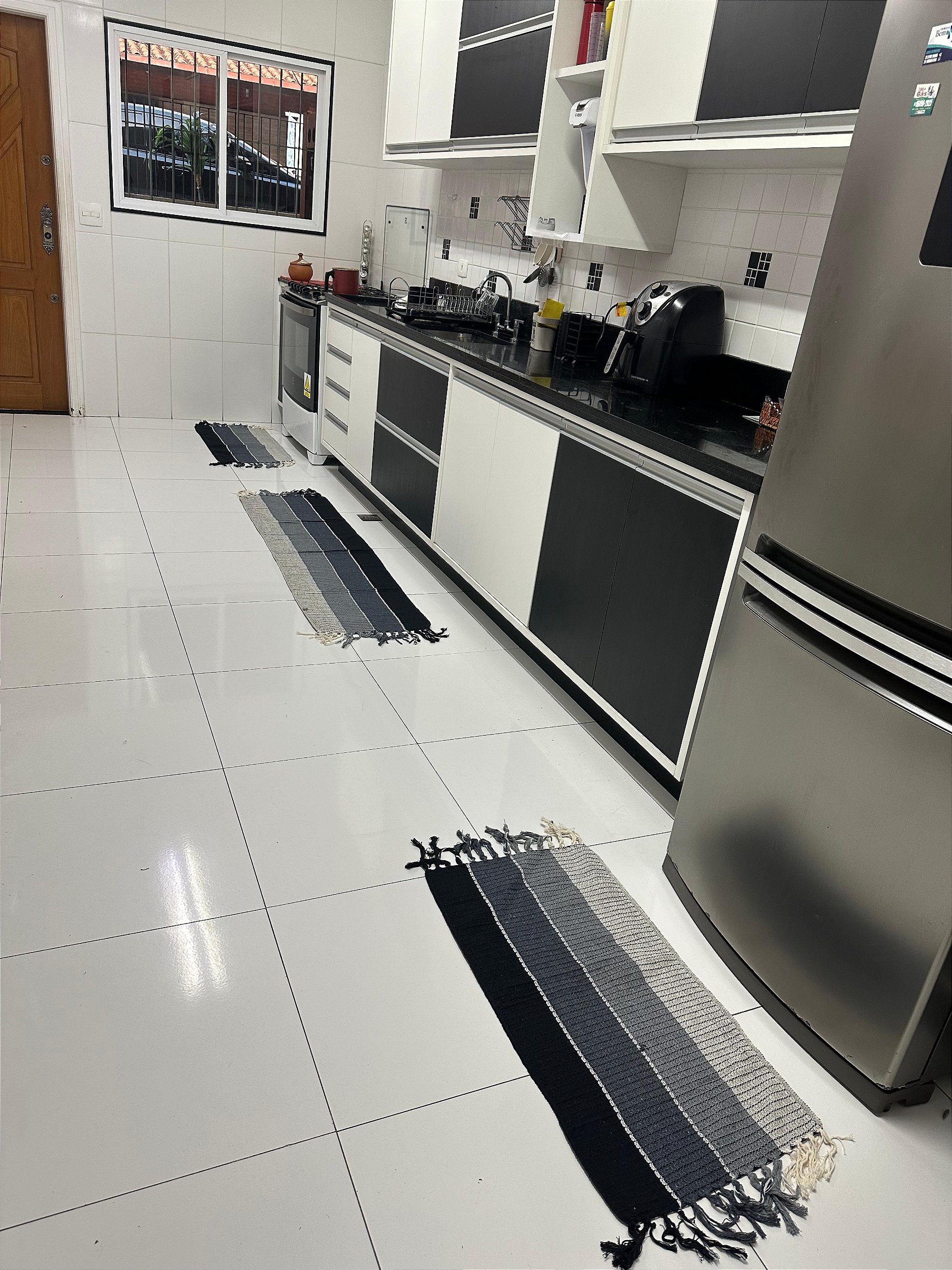 Manutenção de Pisos Preto e Branco: Dicas para uma Cozinha Impecável