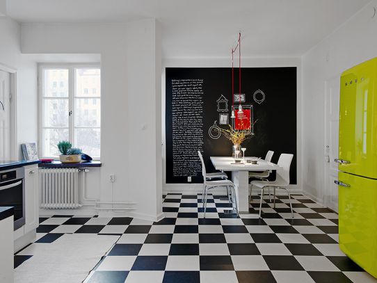 Como Combinar Móveis e Cores com o Piso Preto e Branco da Sua Cozinha