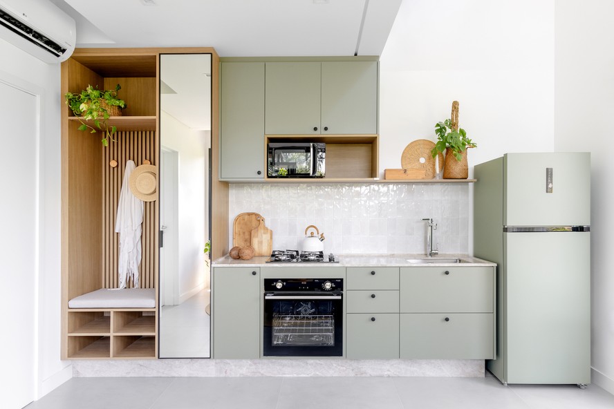 cozinha integrada pequena planejada ou modulada