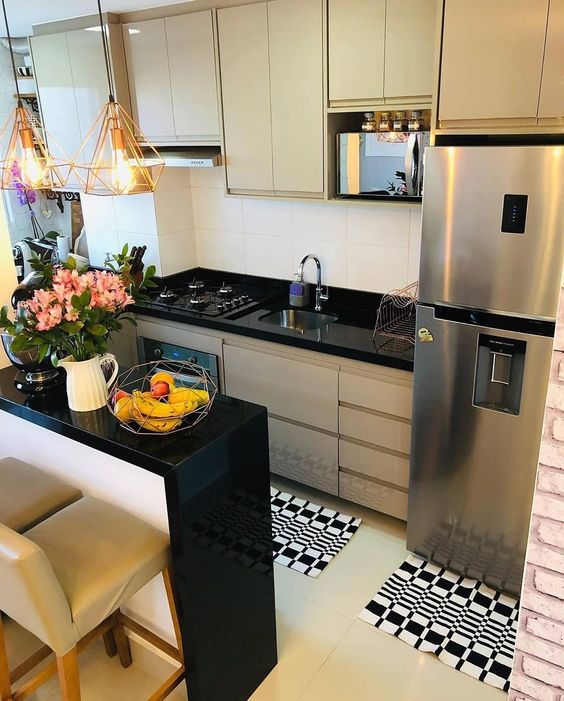 Guia Completo: Como Escolher as Cores Ideais para sua Cozinha Pequena; Cozinhas Moduladas: A Solução Perfeita para Otimizar Espaços Pequenos; 10 Dicas Essenciais para Organizar e Maximizar o Espaço da sua Cozinha Compacta; Móveis Inteligentes para Cozinhas Pequenas: Mesas Dobráveis e Armários Suspensos; Iluminação e Ventilação: Segredos para Ampliar Visualmente sua Cozinha Pequena