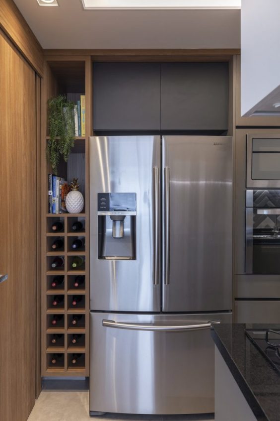 Adega no Balcão ou Ilha: Soluções Práticas para Cozinhas Americanas