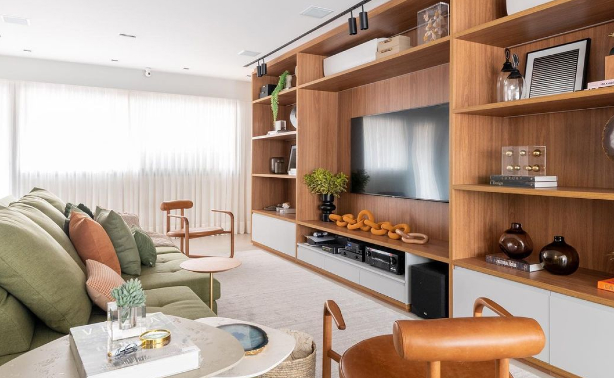 cozinha planejada com espaco para tv