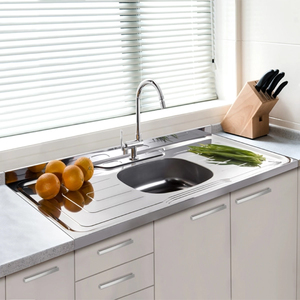 cozinha planejada com pia de granito