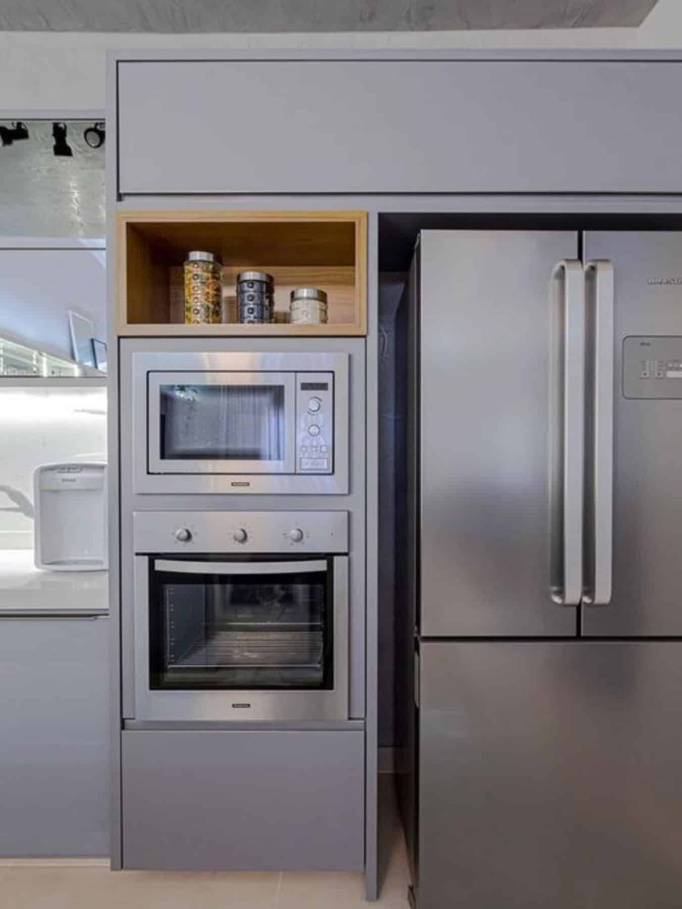 cozinha planejada com torre quente vs cozinha tradicional