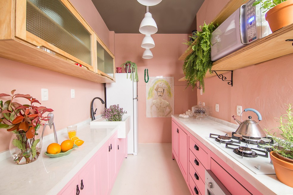 Cozinha rosa e cinza