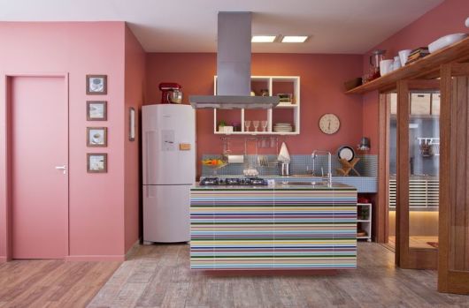 Cozinha rosa minimalista