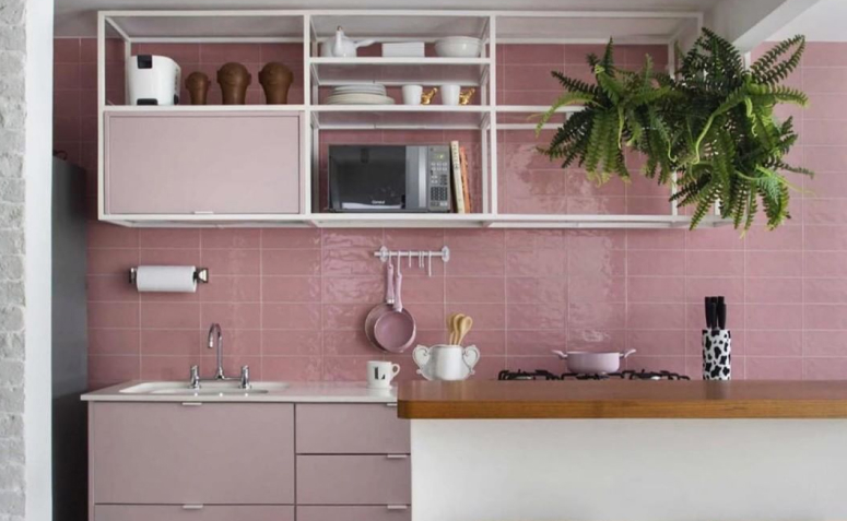 Cozinha rosa pequena